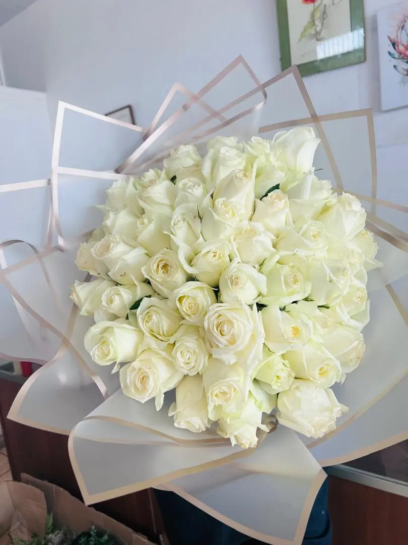 Ivory Elegance Rose Bouquet